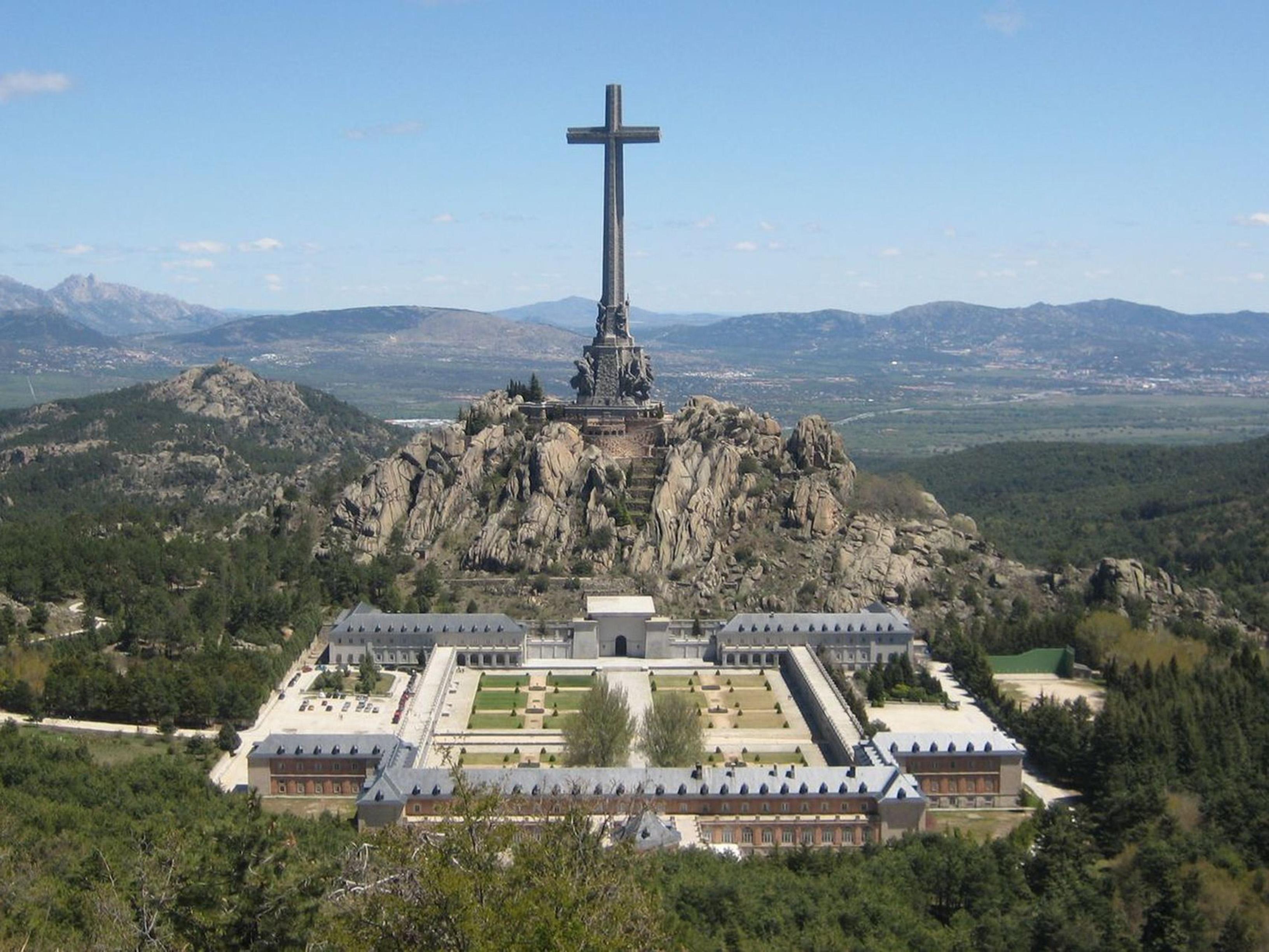 Hospederia Santa Cruz Hotel San Lorenzo de El Escorial Exterior photo