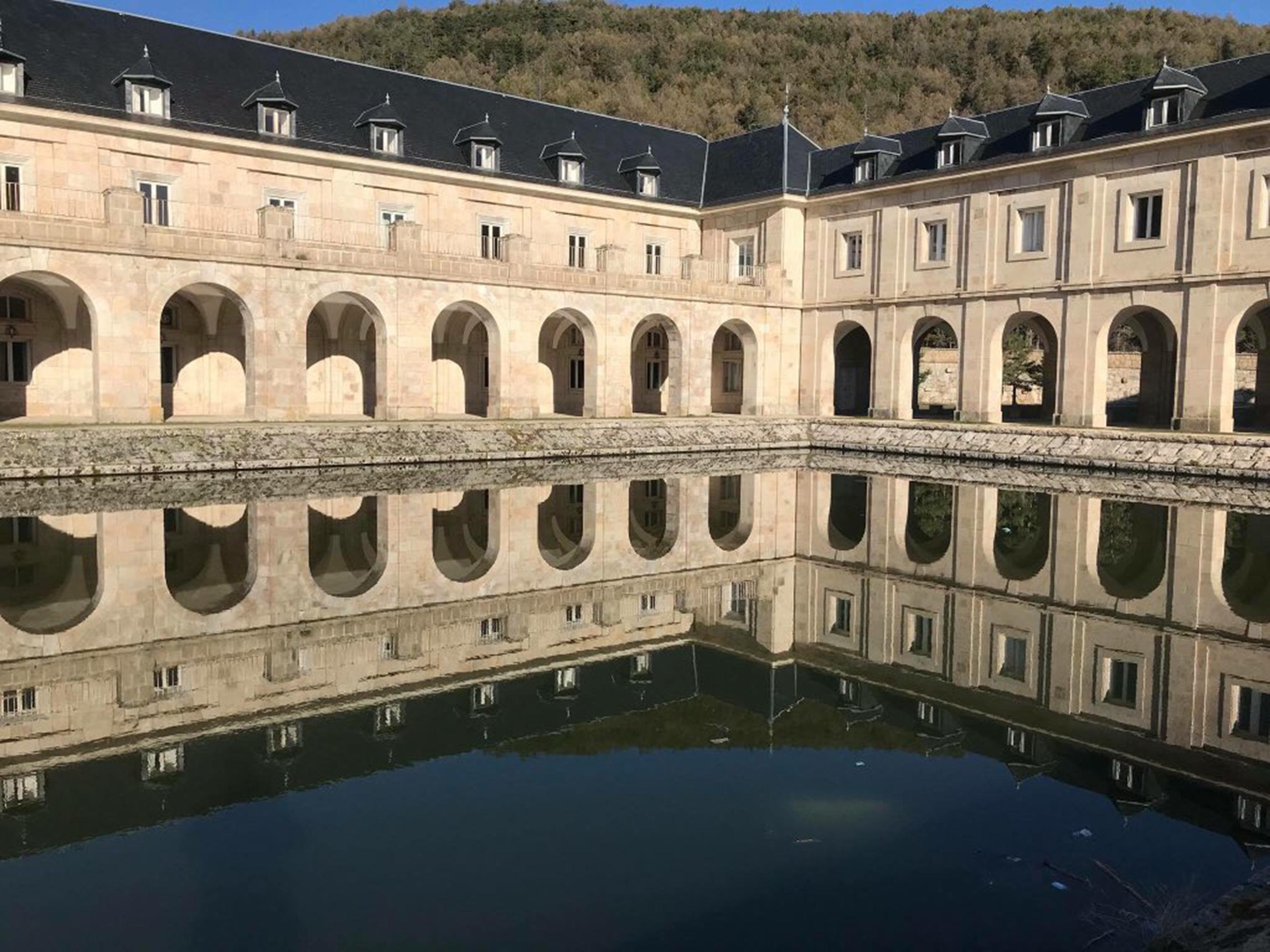 Hospederia Santa Cruz Hotel San Lorenzo de El Escorial Exterior photo