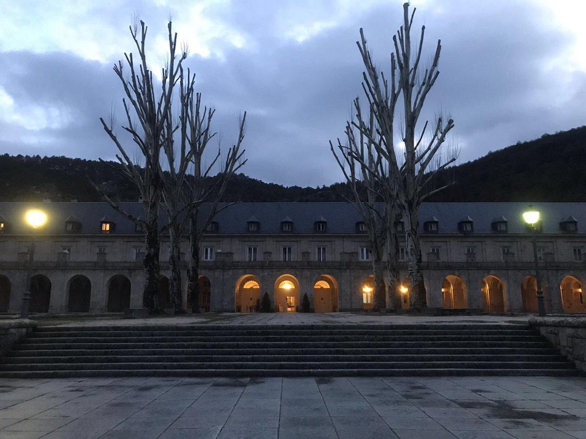 Hospederia Santa Cruz Hotel San Lorenzo de El Escorial Exterior photo